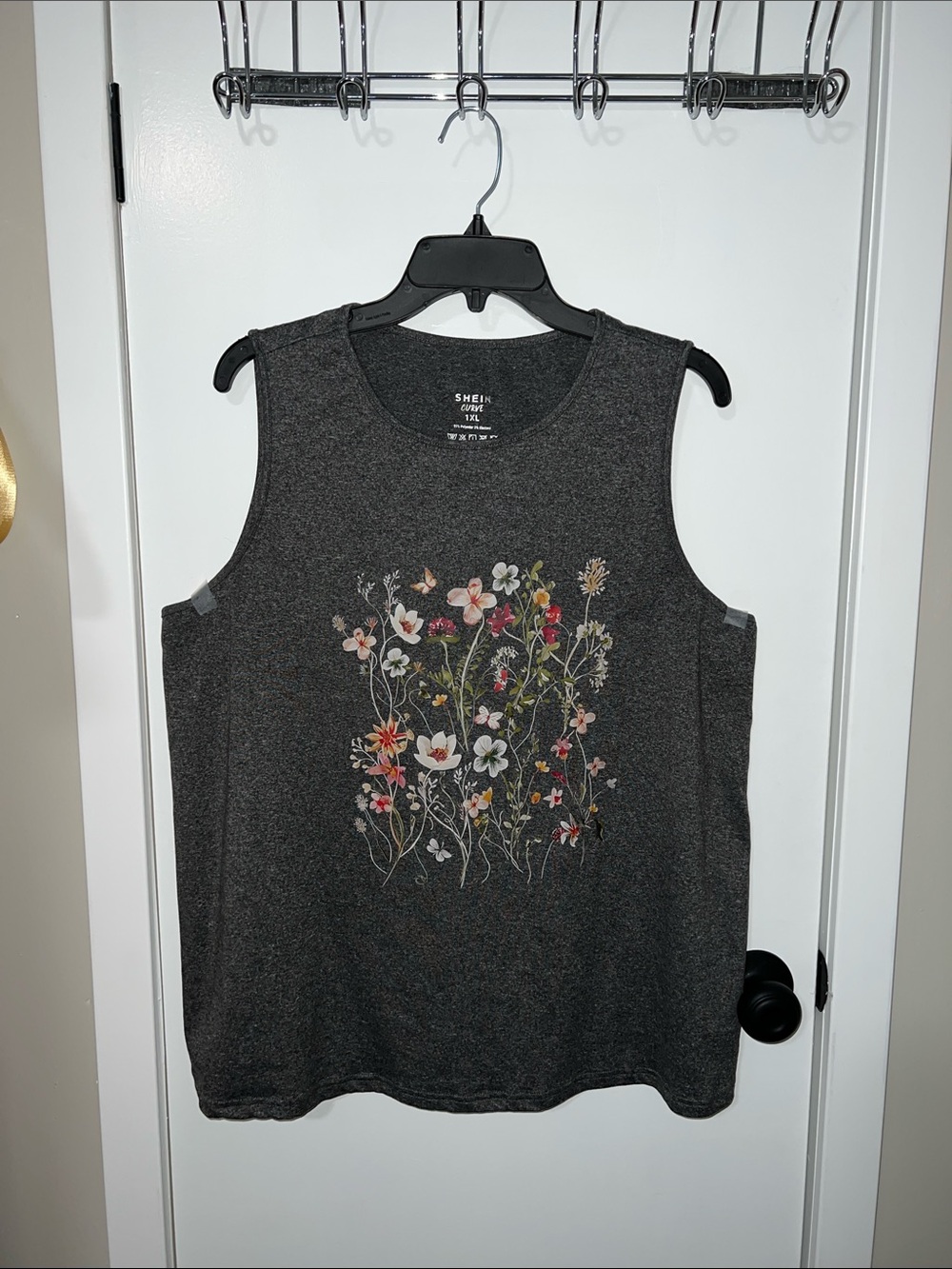 Women’s Dark Gray Floral Sleeveless Tank Top